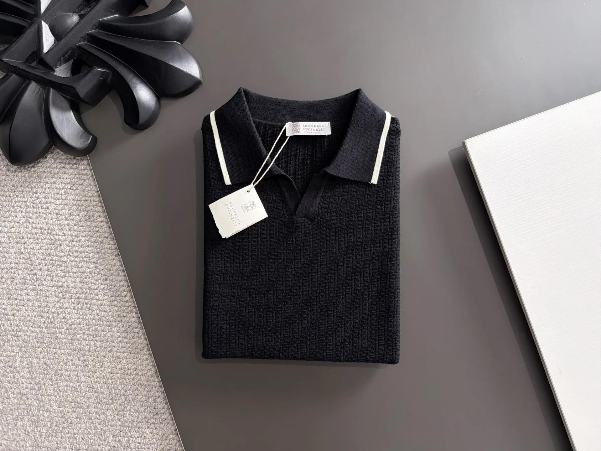 Next day shipment BC high quality-Brunello Cucineli 26ss New Arrival men's short-sleeved T-shirt. Like LP, it belongs to the same old-money style top brand. New Arrival is a top-notch brand. New Arrival Original men's casual short-sleeved. Made of combed cotton yarn knitted cotton-like fabric. Exclusive Premium custom-controlled raw materials. It feels substantial when weighed. The upper body is also more textured than ordinary T-shirts. Fashionable Versatile Hot Sale, skin-friendly and comfortable to wear, premium boutique, exquisite workmanship from Factory, great upper body, essential item for men, complete with three standards Sizes M-3XL